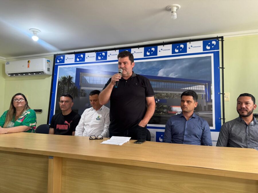 Em coletiva, presidente Márcio Lima, detalha avanços da construção do Hospital Dia do CONSAÚDE no Vale do Aço