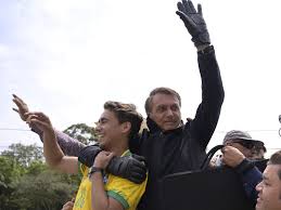 Bolsonaro recebeu mais de R$ 30,5 milhões e Polícia Federal aponta indícios de lavagem de dinheiro