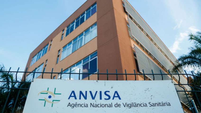 Anvisa proíbe venda de alimentos infantis e molho de pimenta; confira