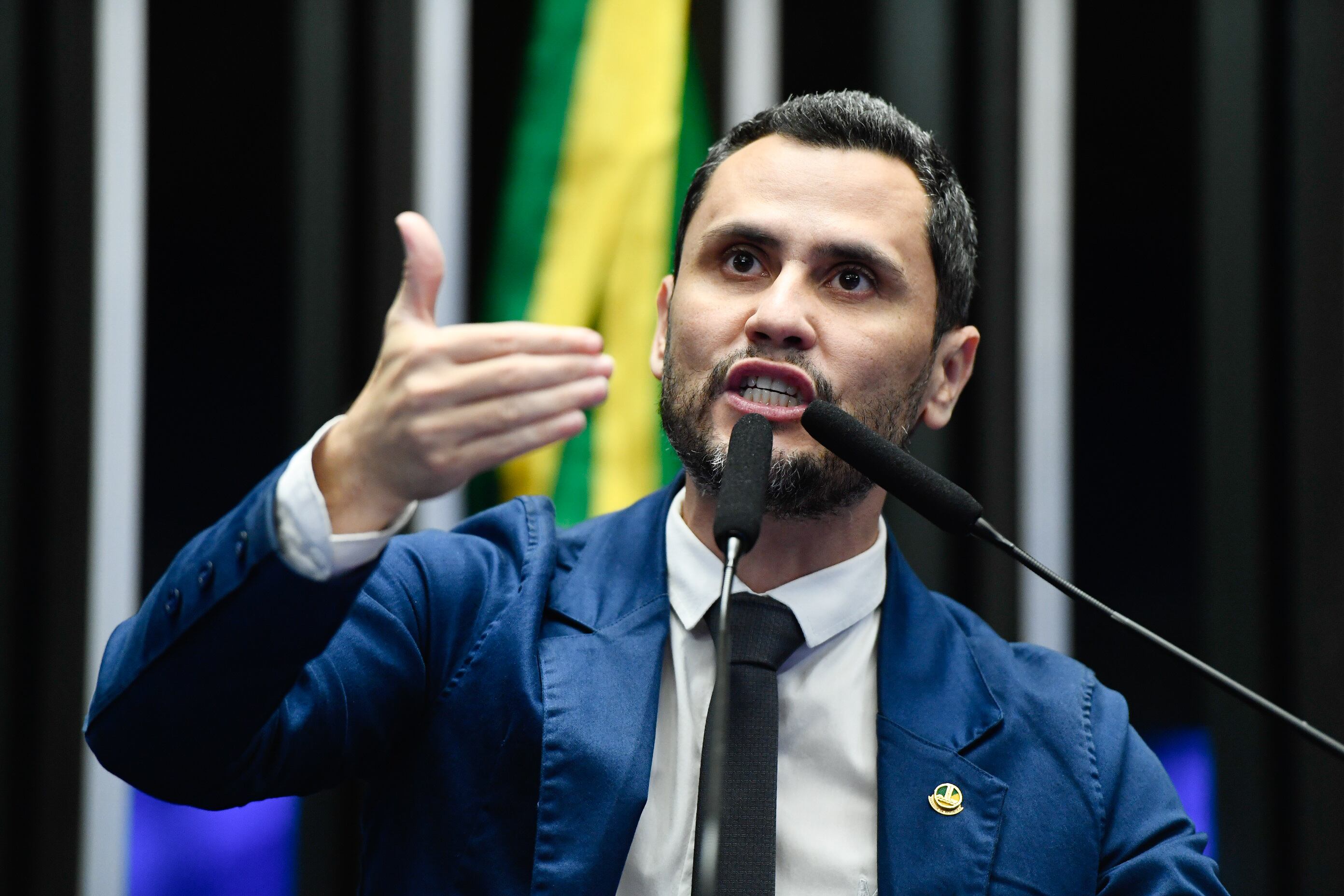 Senador Cleitinho vota a favor do Auxílio Gás