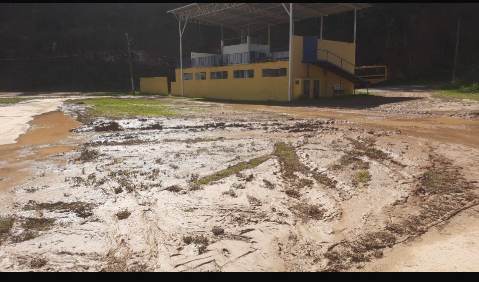 Chuva intensa provoca alagamentos e prejuízos no centro da cidade De Jaguaraçu