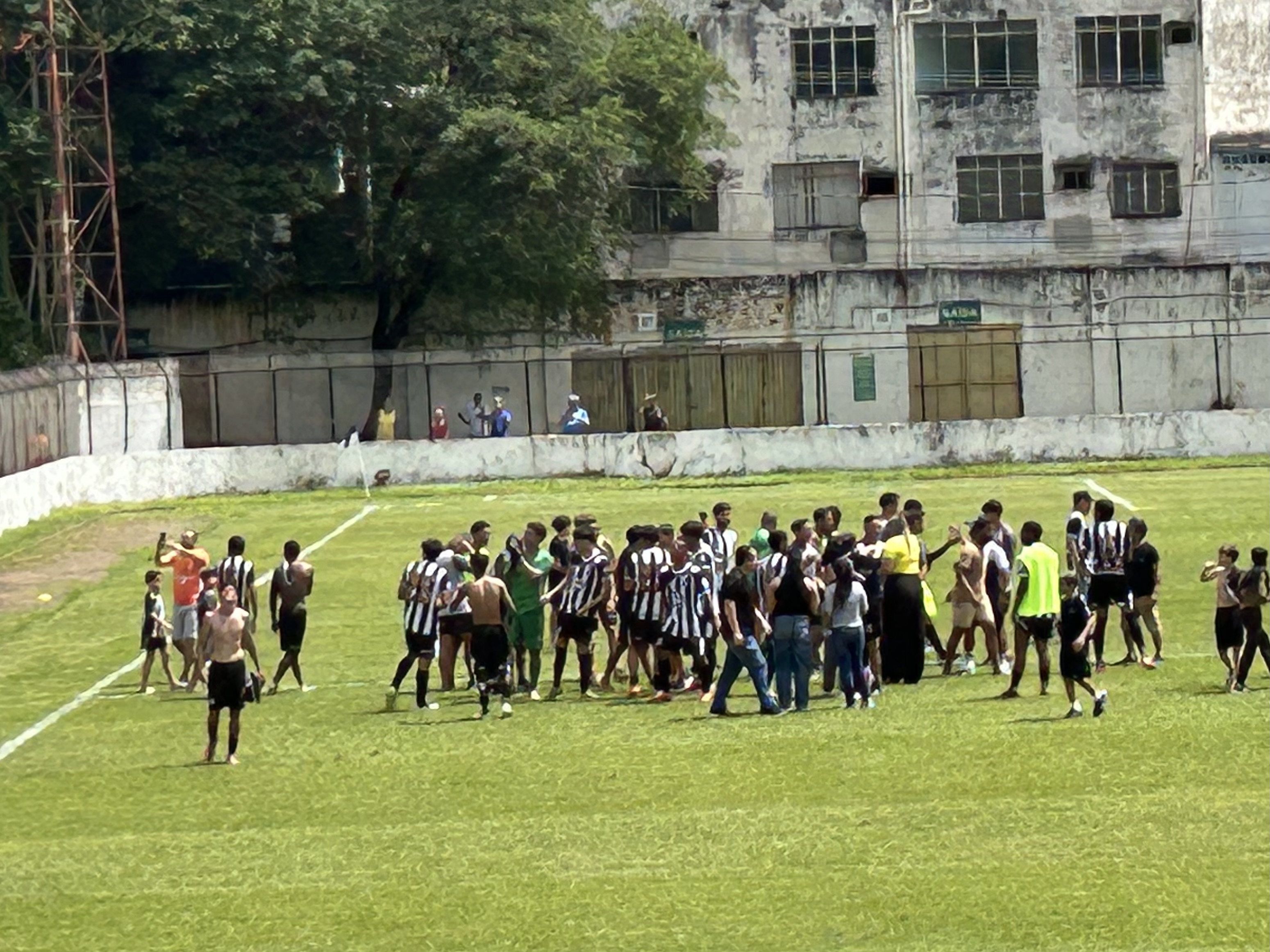 SOCIAL VENCE O AMÉRICA COM RAÇA E VIRADA NO SUB-20