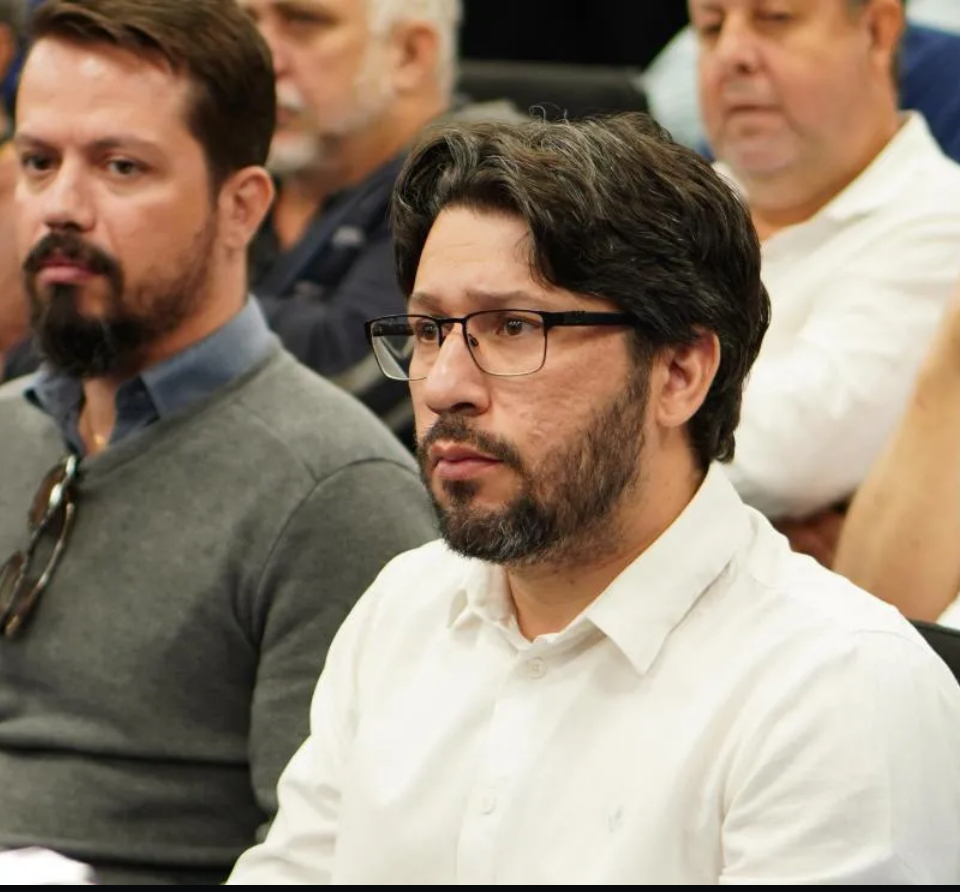 Câmara de Timóteo rejeita contas do ex-prefeito Douglas Willkys refere