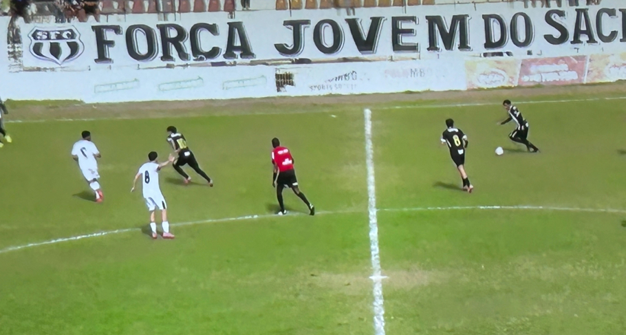Social vence o Atlético-MG por 1 a 0 com raça e estratégia em campo